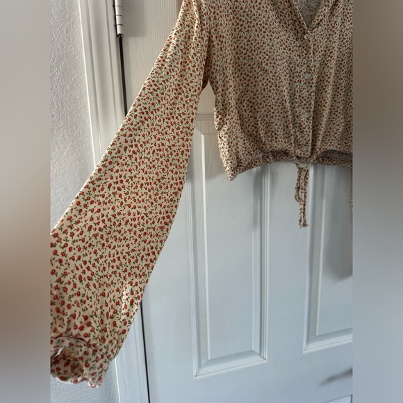 Brandy Melville floral 70s style bell sleeve ivory cream blouse size women M - Picture 4 of 7